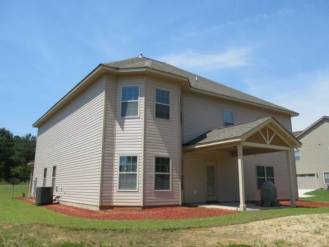 Building Photo - 985 Loring Mill Rd