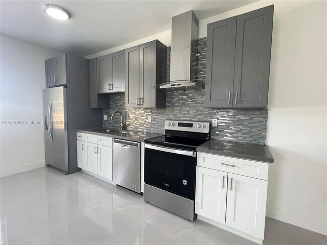 Foto del edificio - 3096 NW 27th St