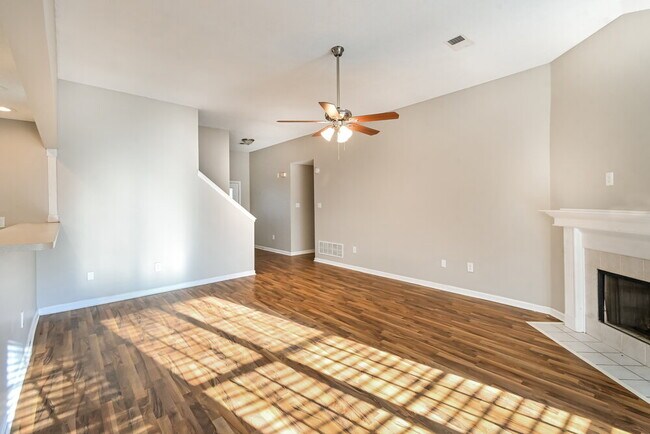 Foto del edificio - 658 Timber Creek S