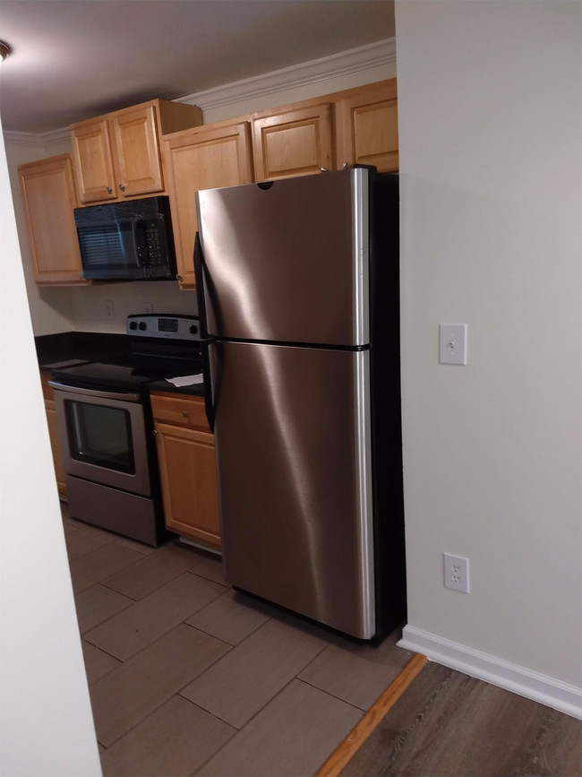 Foto del edificio - 687 Dalvigney St NW