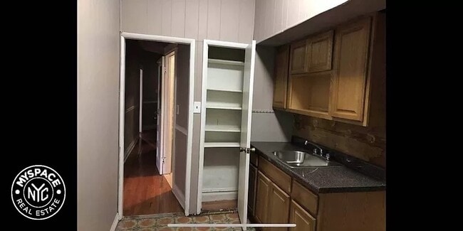 Building Photo - 932 New York Ave