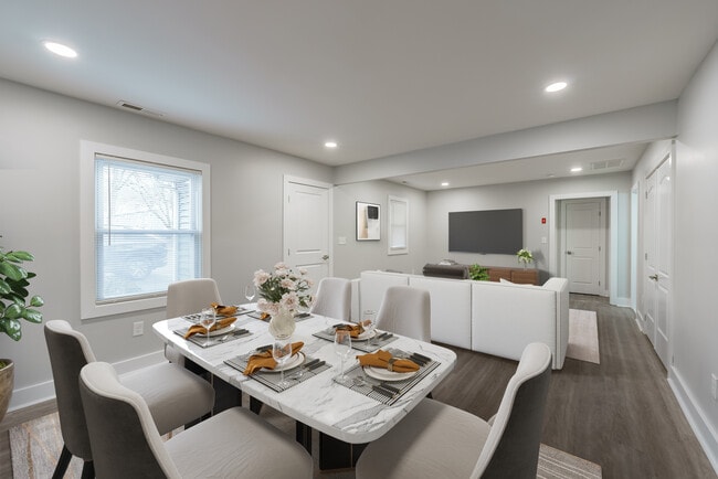Building Photo - West Gate Townhomes