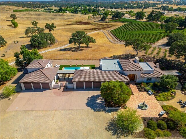 Foto del edificio - 6750 Golden Pheasant Ln