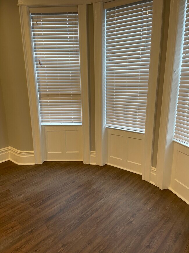 Building Photo - 302 Etna St