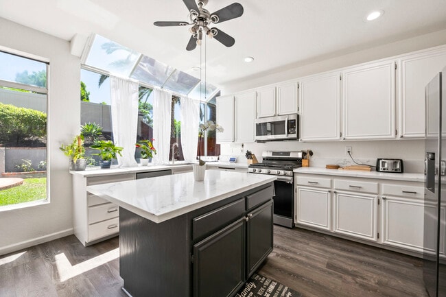 Building Photo - 4887 Motif St
