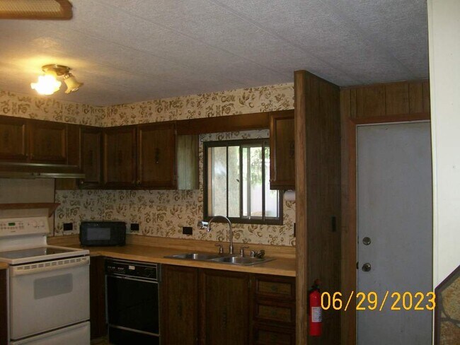 Building Photo - 27901 Norris Rd