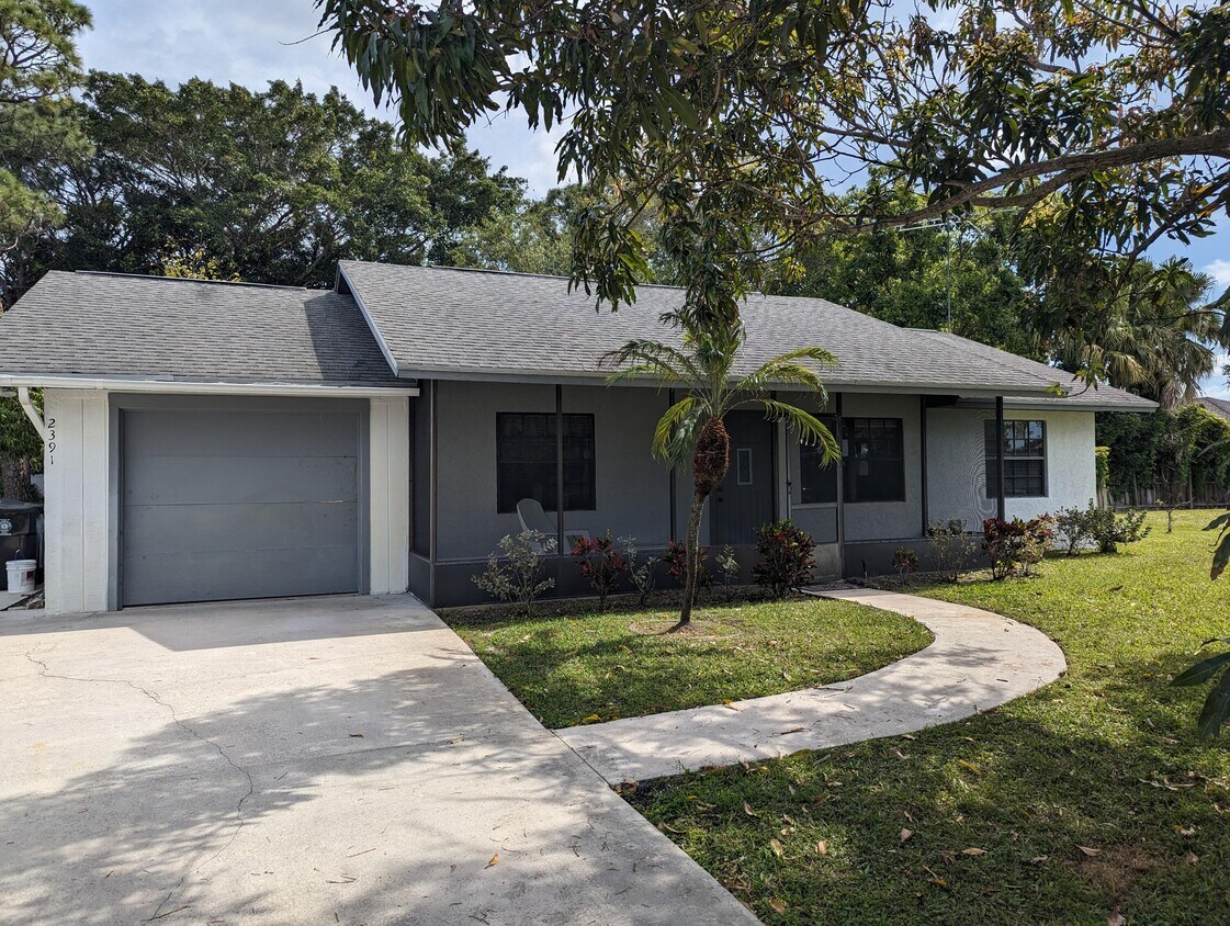 Foto principal - 2391 SE Harrington Ave