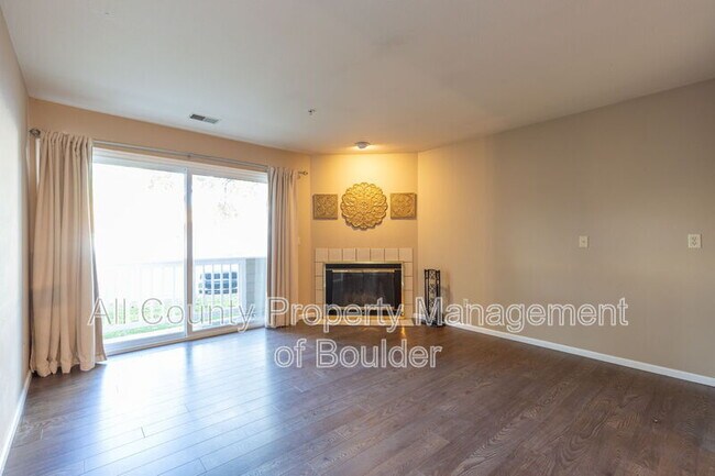Foto del edificio - 4935 Twin Lakes Rd
