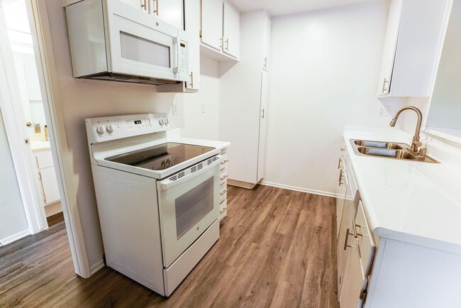 Interior Photo - 951 S. Oxford