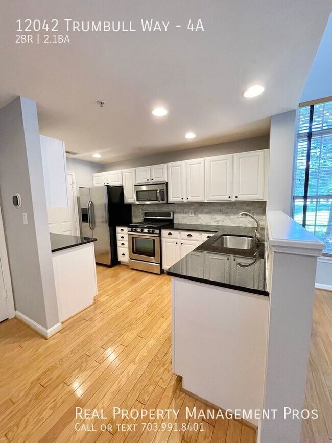 Building Photo - Beautifully Updated 2 Bedroom End Unit Jus...