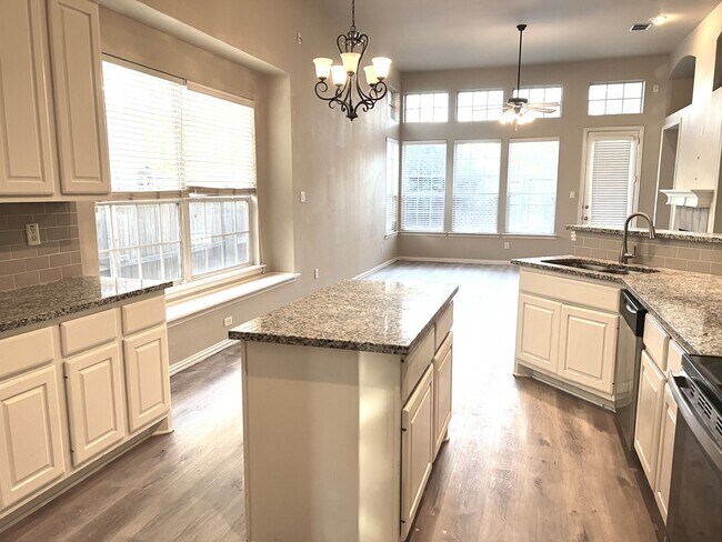 Building Photo - 2421 Mallard Dr