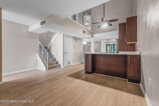 Foto del edificio - 405 Hawthorne Ct