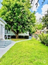 Building Photo - 534 SW 6th Ct