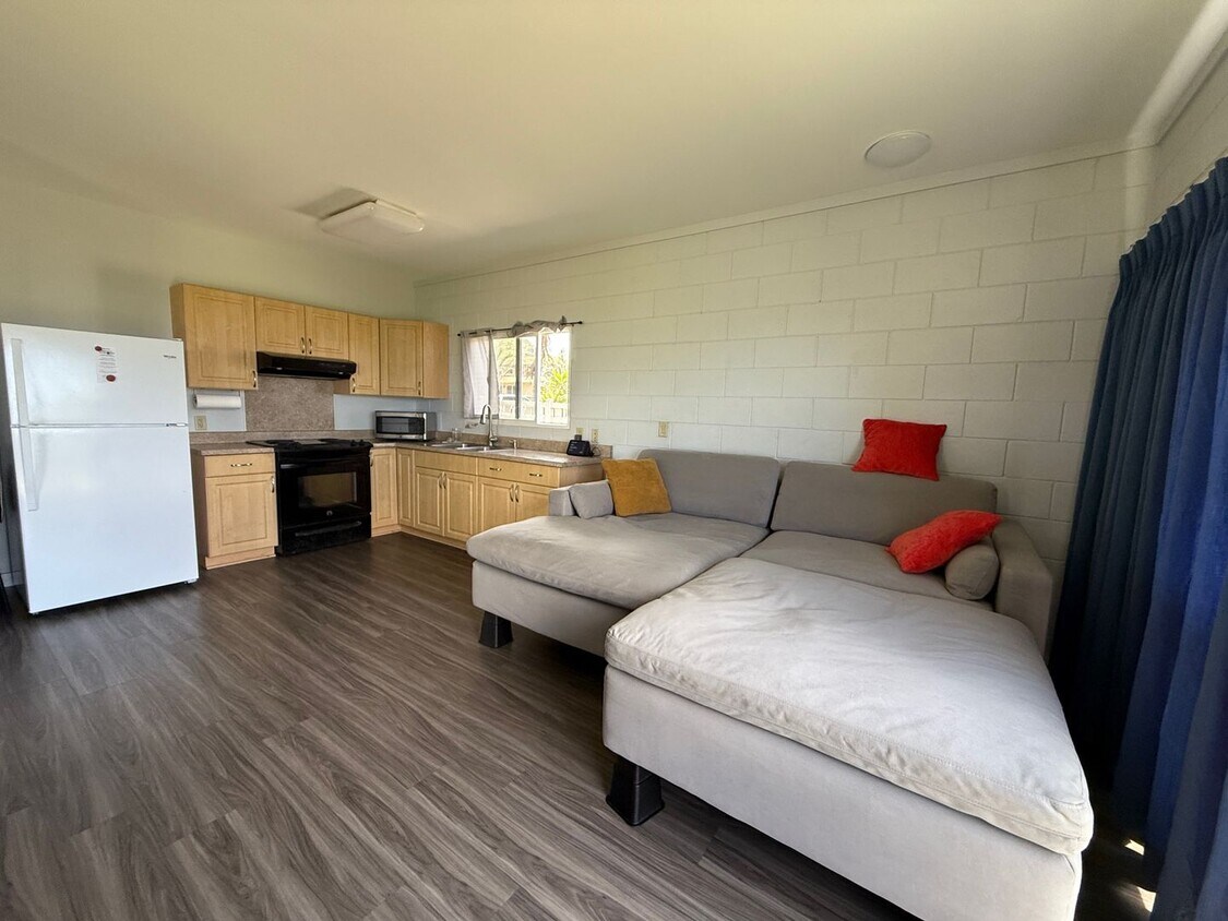 Foto principal - 1 bedroom 1 bath beachside retreat!