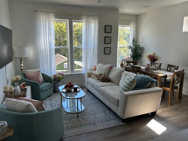 Building Photo - 121 N Washington Ave