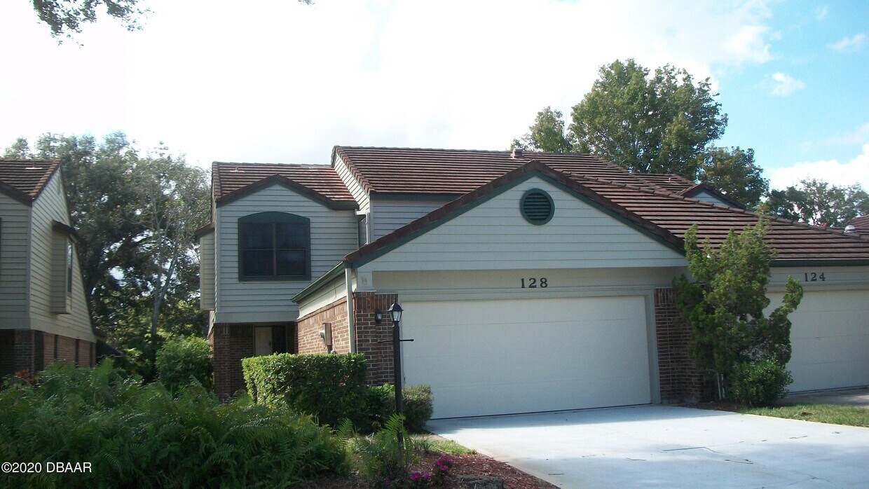 Primary Photo - 128 Gray Dove Ct