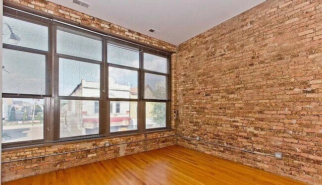 Foto del edificio - Gorgeous 1 Bedroom Apartment in Avondale - Laundry In Unit!