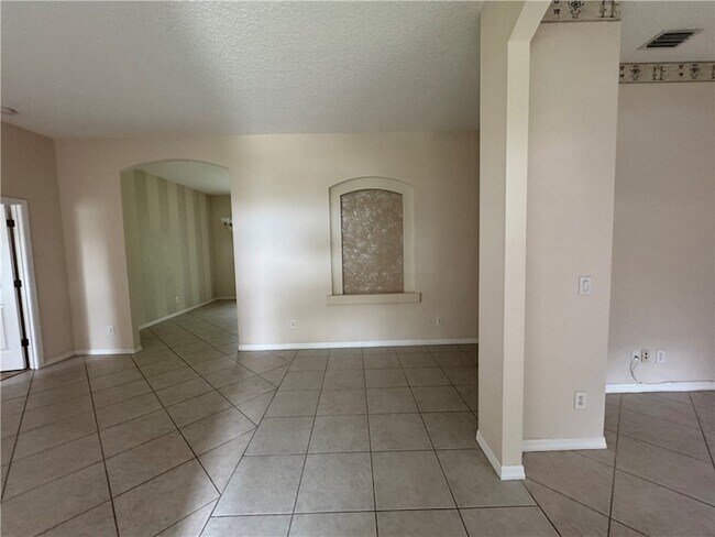 Building Photo - 707 46th Square