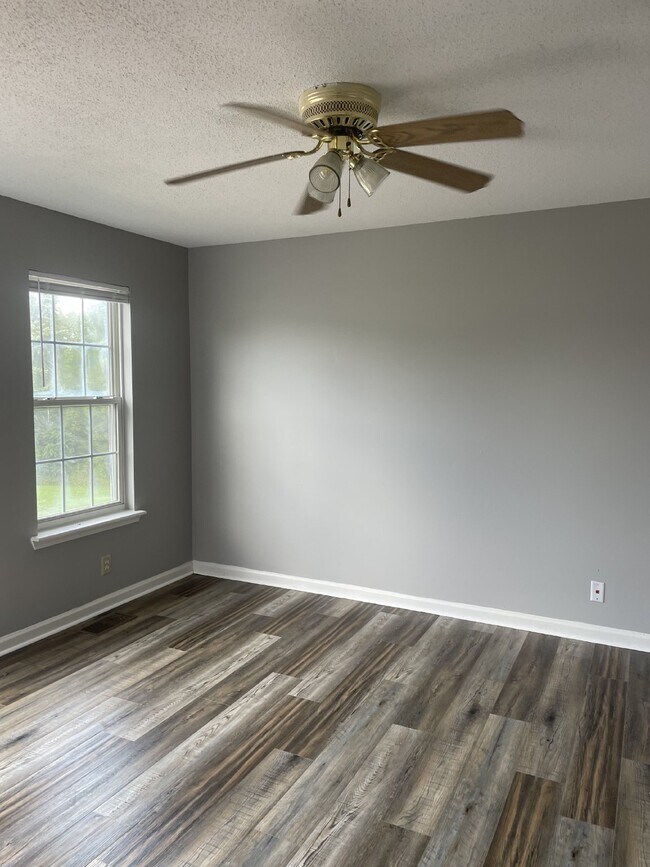 Foto del edificio - 204 B  Arkansas Ave Oak Grove KY 42262