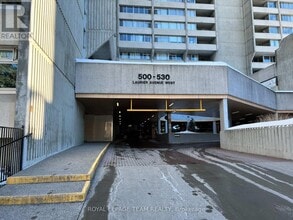 Building Photo - 530 Ave. Laurier
