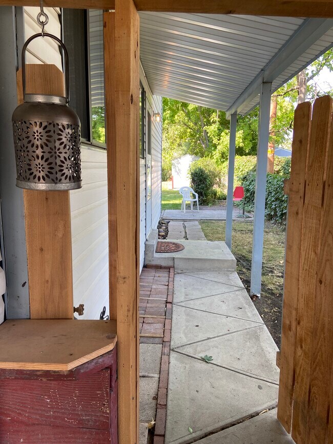 Entrada del sendero - 401 E Maxwell Ln