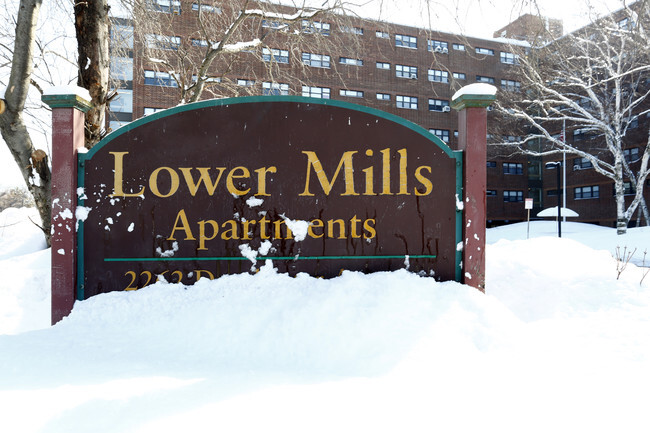 Foto del edificio - Lower Mills Apartments