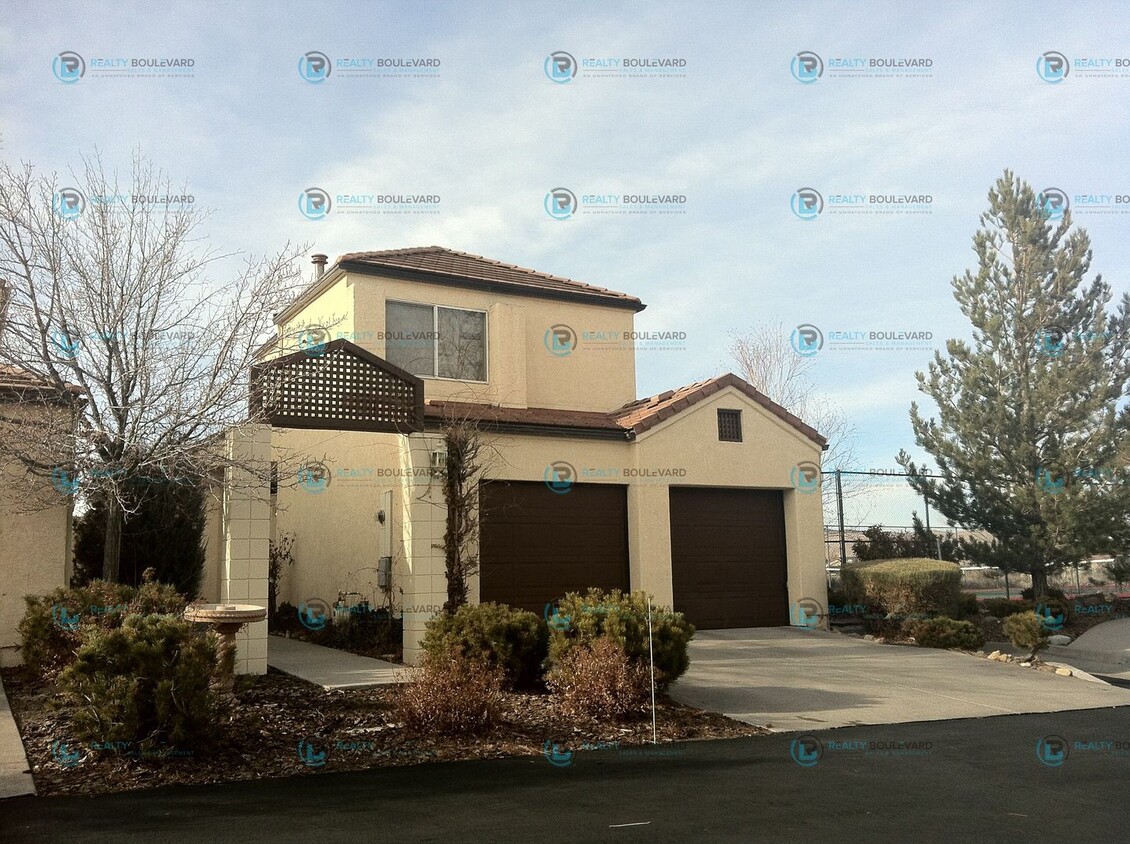 Foto principal - Amazing 2 Bedroom 2.5 Bathroom Home! Locat...