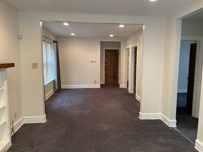 Dining Room - 8120 S Crandon Ave