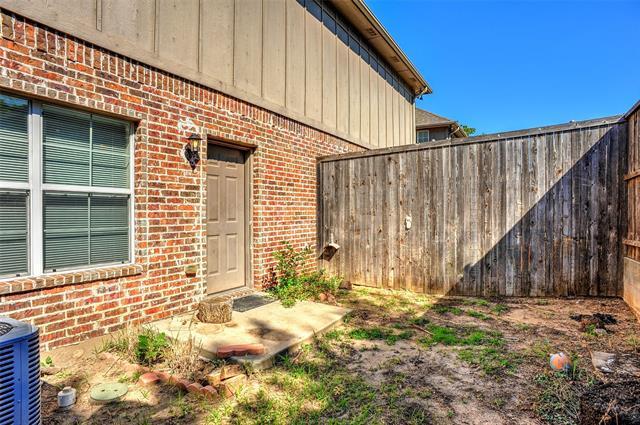 Building Photo - 119 N Holly Ave