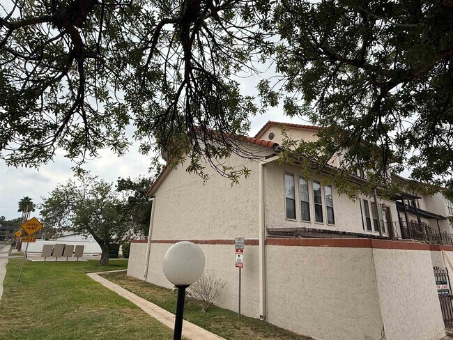 Foto del edificio - 101 W Del Mar Blvd