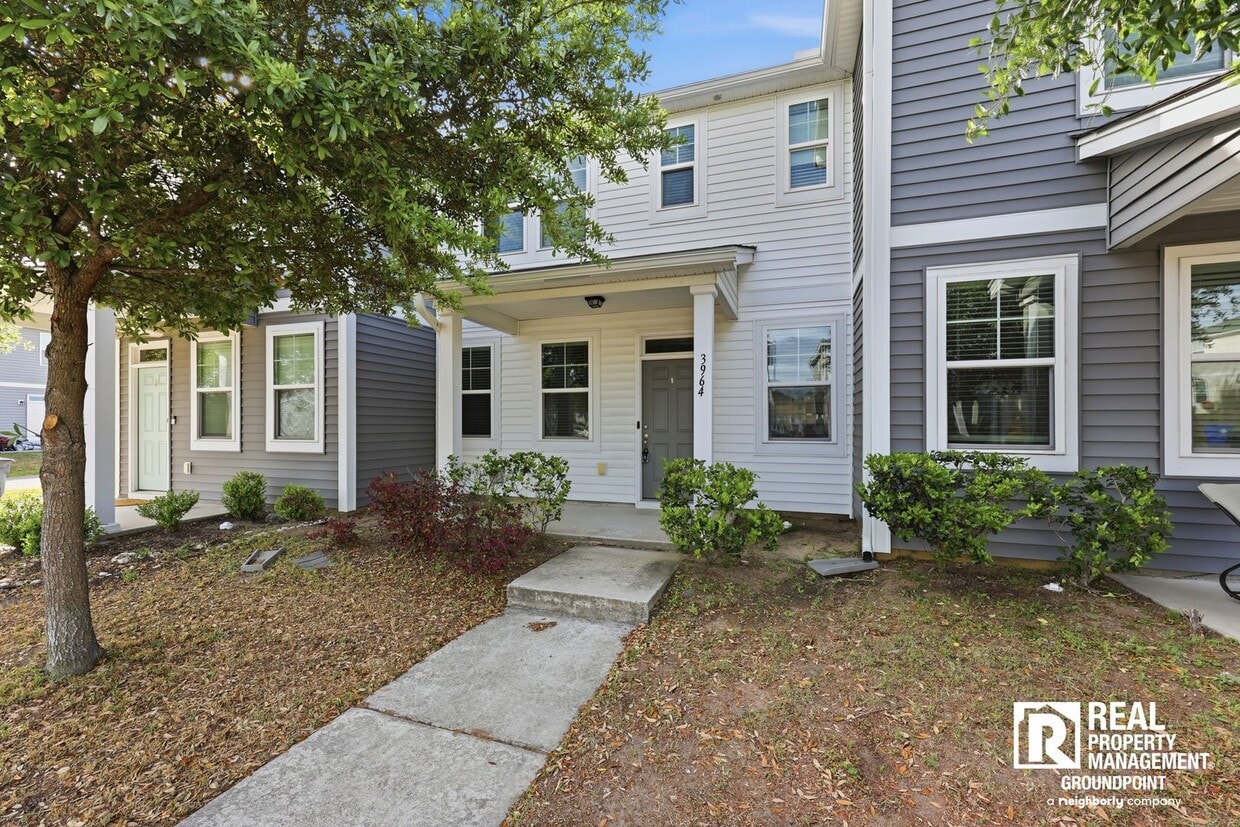 Oversized Kitchen + Near Park Circle Location | 2BR Townhome - Oversized Kitchen + Prime Park Circle Location | 2BR Townhome