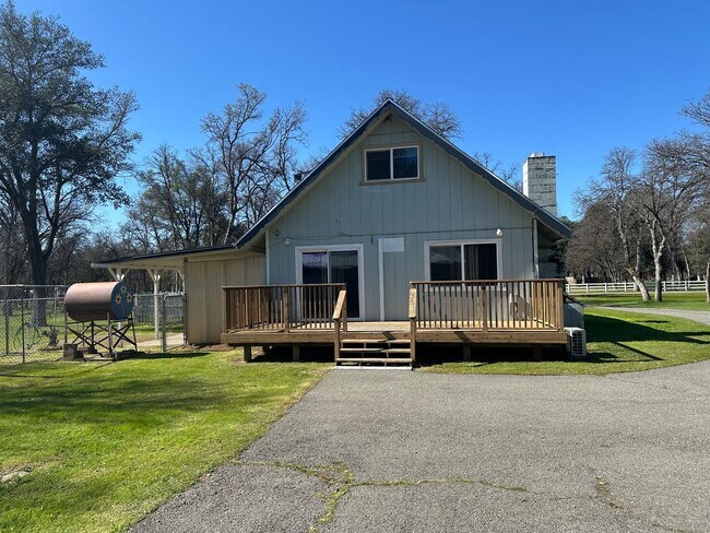 Foto del edificio - Country Living on 4.6 Acres – 3 Bedroom / 2 Bathroom Home in Cottonwood