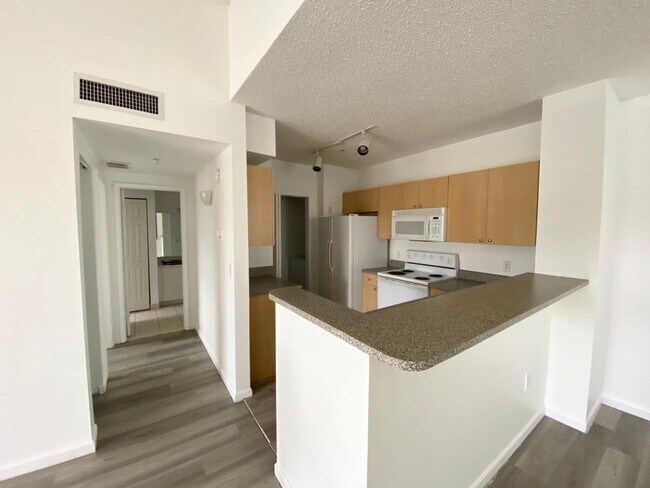 Foto del edificio - 8070 N Nob Hill Rd