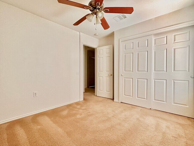 Foto del edificio - Spacious 3x2.5 South Austin Home