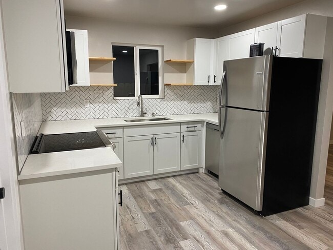 Foto del edificio - Remodeled 2 Bedroom 1 Bathroom House **Available NOW**