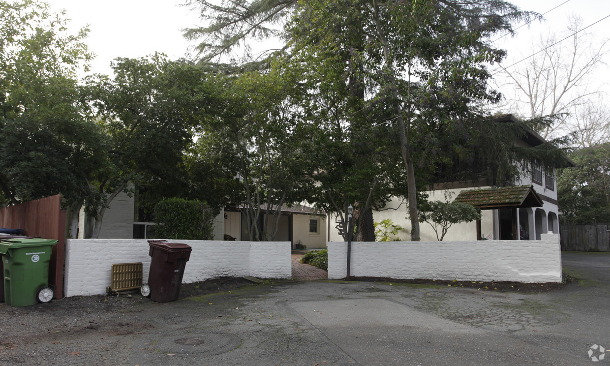 Primary Photo - Casa Walnut