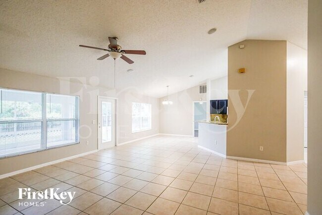 Foto del edificio - 6447 NW Halibut St