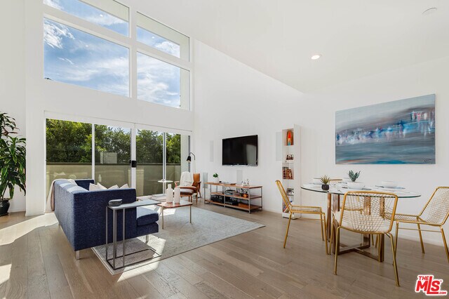 Foto del edificio - 5407 W Wilshire Vista Ln