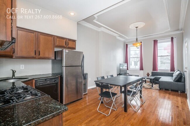 Building Photo - 1st Flr- Bi-level Apt w/ Central Air & Was...