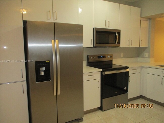 Building Photo - 4996 SW 31st Ter  4996 Dania Beach Fl 33312