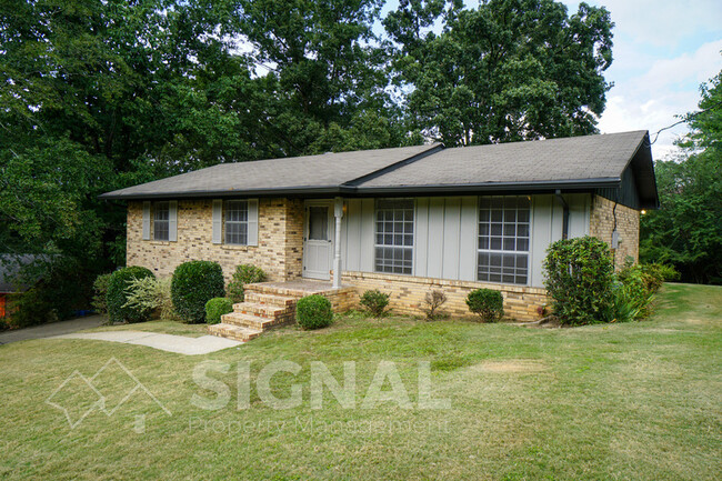 Foto del edificio - 708 Cedarbrook Cir