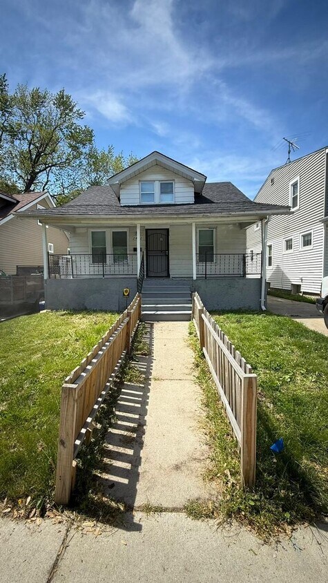 Primary Photo - 2462 S Liddesdale St