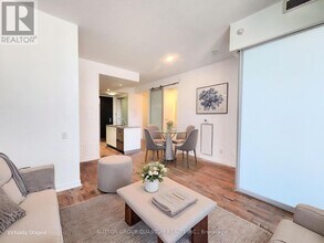 Building Photo - 90 Park Lawn Rd