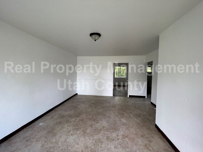 Foto del edificio - Newly Remodeled | Two Bedroom Provo Duplex