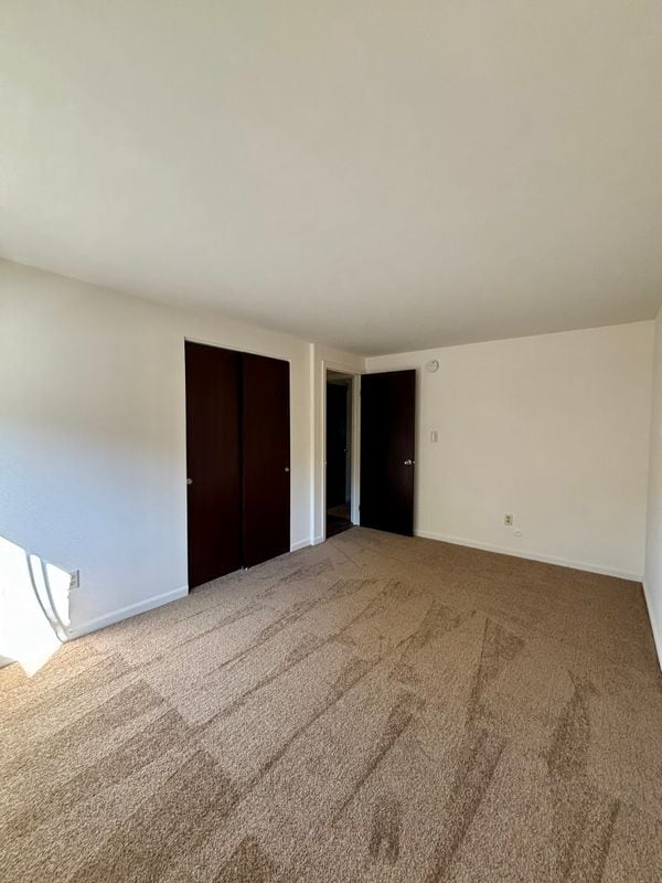 Building Photo - 15 Losson Garden Dr