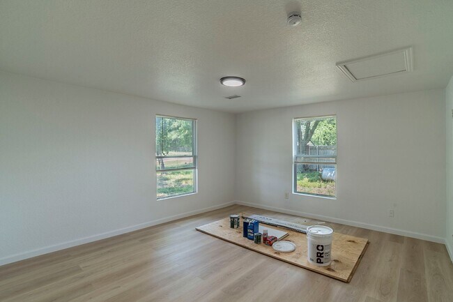 Building Photo - ? Stylishly Renovated 3-Bedroom Home in Arlington!