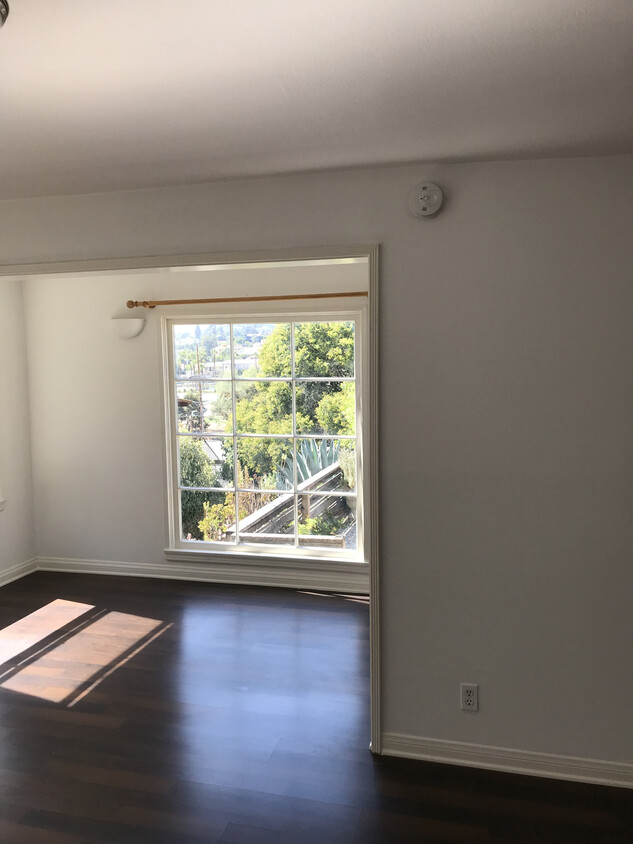 Giant picture window with great views in sleeping alcove - 2966 Hyperion Ave