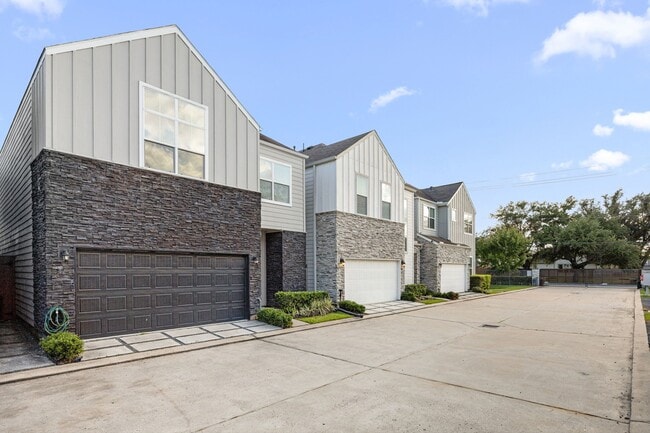 Foto del edificio - 8817 Hollister Pine Ct