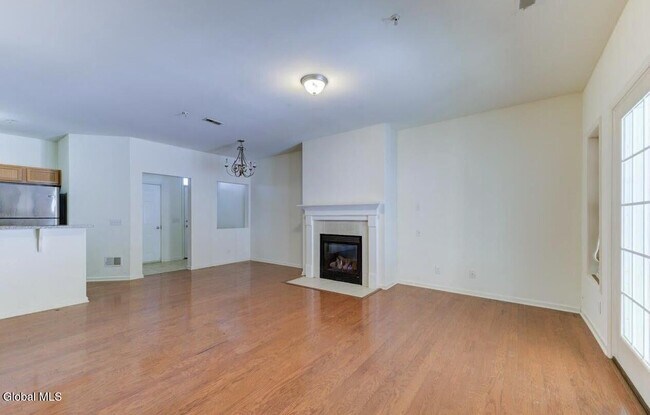 Foto del edificio - 42 Renaissance Ln