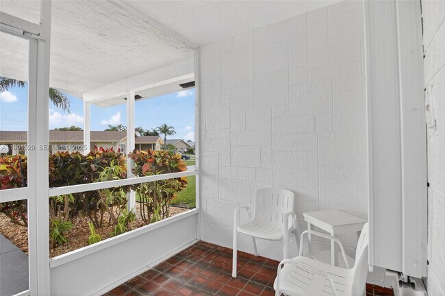 Foto del edificio - 3810 Rowena Cir